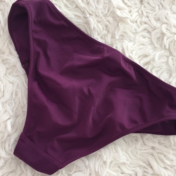 Victoria’s Secret set of 2 bikini bottoms - Picture 9 of 10